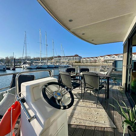 Exklusives Ostsee-Hausboot, Kueche Mit Spueler, Tv, Grosse Sonnenterrasse, 3X Kostenfreie Kfz-Parkplaetze, Klimaanlage, Bis Zu 6 Personen, 2X Baeder, Waschmaschine Болтенхаген Екстериор снимка