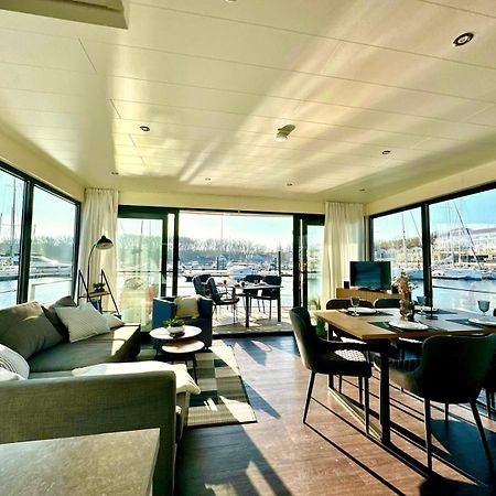 Exklusives Ostsee-Hausboot, Kueche Mit Spueler, Tv, Grosse Sonnenterrasse, 3X Kostenfreie Kfz-Parkplaetze, Klimaanlage, Bis Zu 6 Personen, 2X Baeder, Waschmaschine Болтенхаген Екстериор снимка