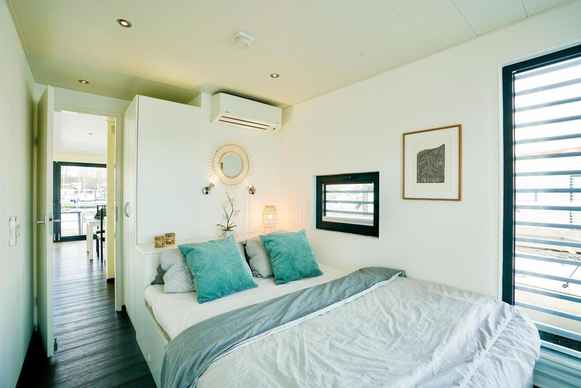 Exklusives Ostsee-Hausboot, Kueche Mit Spueler, Tv, Grosse Sonnenterrasse, 3X Kostenfreie Kfz-Parkplaetze, Klimaanlage, Bis Zu 6 Personen, 2X Baeder, Waschmaschine Болтенхаген Екстериор снимка