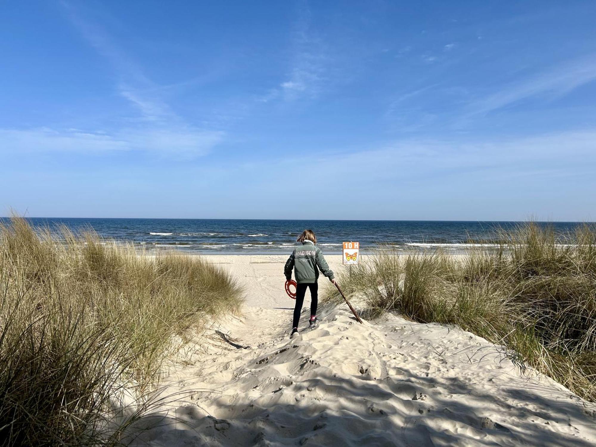 Exklusives Ostsee-Hausboot, Kueche Mit Spueler, Tv, Grosse Sonnenterrasse, 3X Kostenfreie Kfz-Parkplaetze, Klimaanlage, Bis Zu 6 Personen, 2X Baeder, Waschmaschine Болтенхаген Екстериор снимка