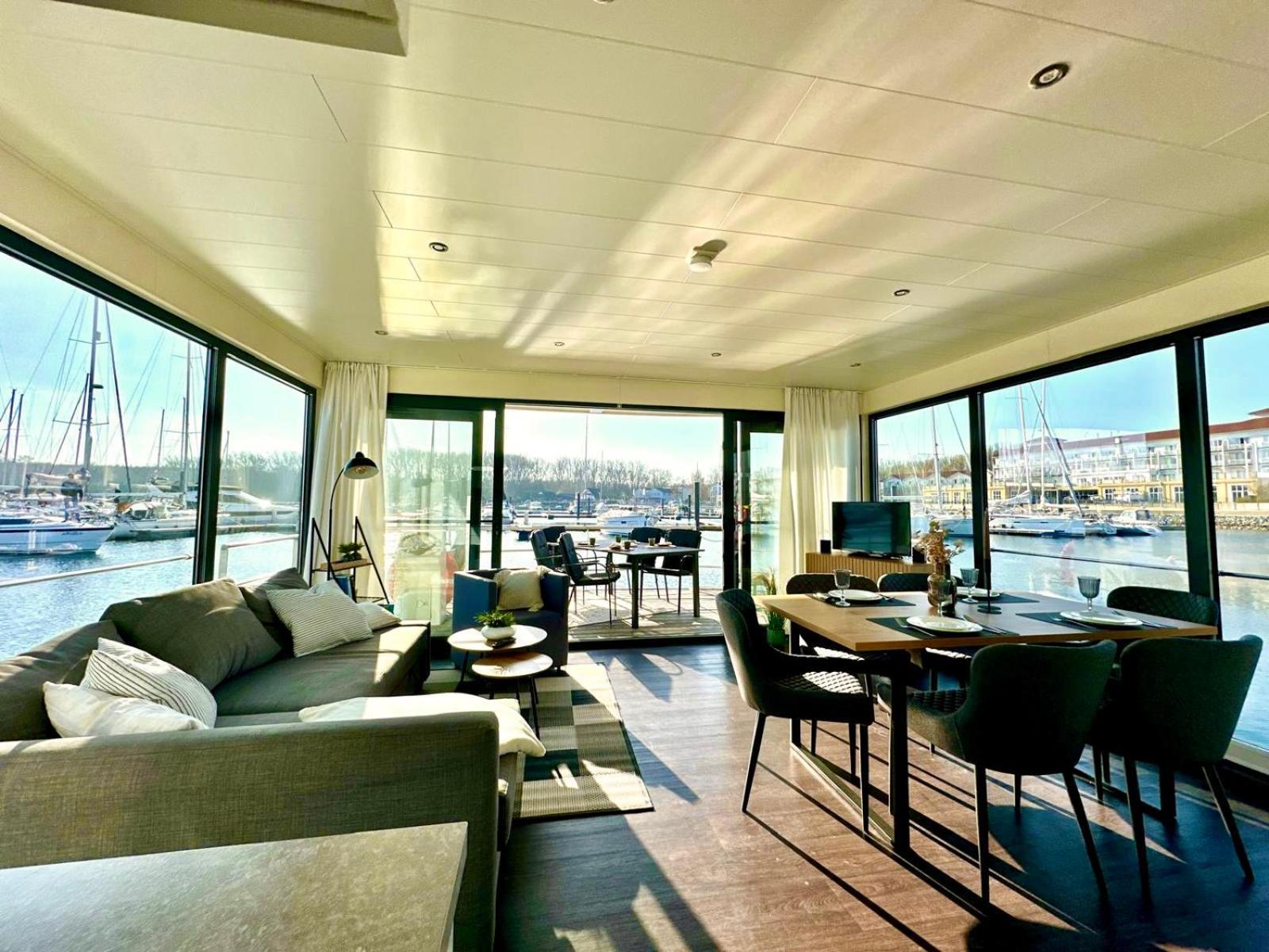 Exklusives Ostsee-Hausboot, Kueche Mit Spueler, Tv, Grosse Sonnenterrasse, 3X Kostenfreie Kfz-Parkplaetze, Klimaanlage, Bis Zu 6 Personen, 2X Baeder, Waschmaschine Болтенхаген Екстериор снимка